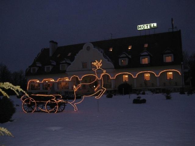 Barokk Hotel Hegyeshalom Exterior photo