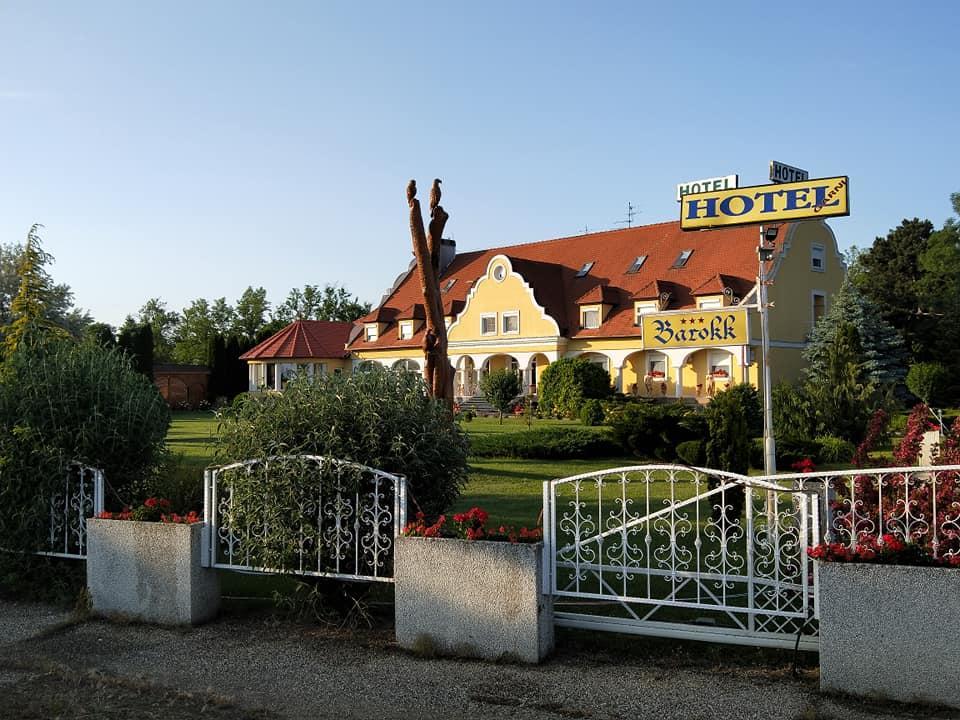 Barokk Hotel Hegyeshalom Exterior photo